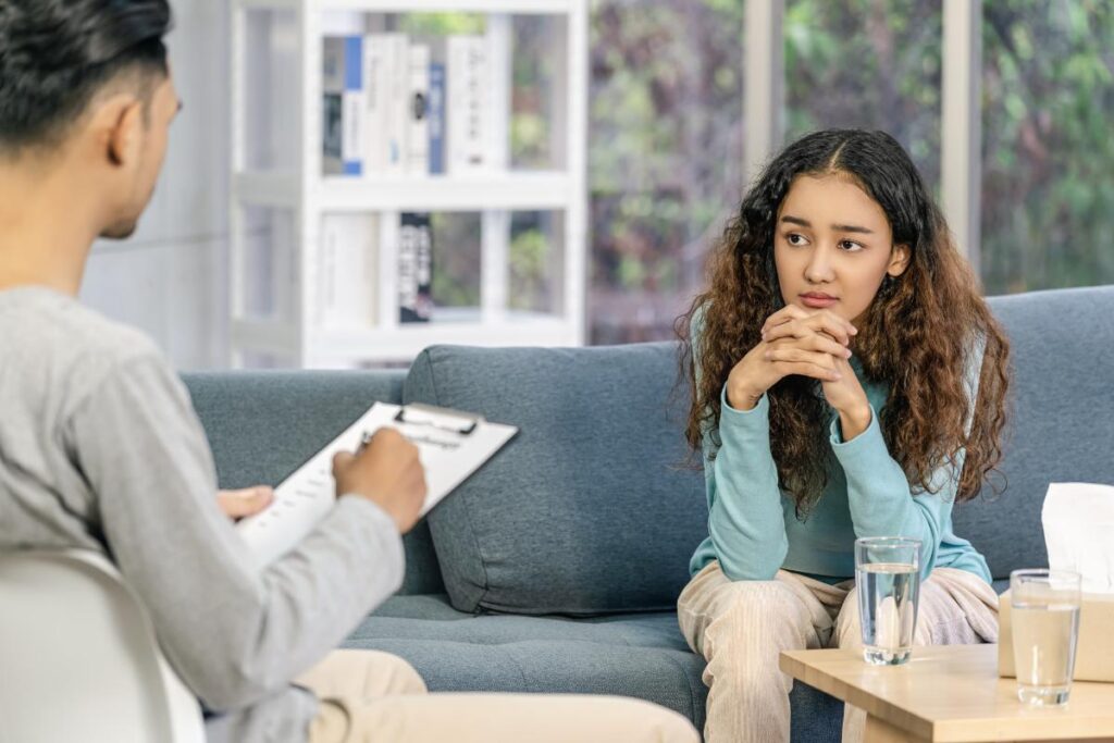 teen in session with therapist after finding therapy for teens